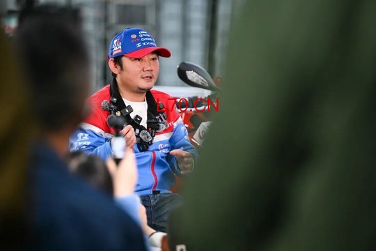 张雪机车，一战封神！雨中追车3小时的少年，近20年后站上WSBK领奖台：让中国摩托车从不屑走向平视